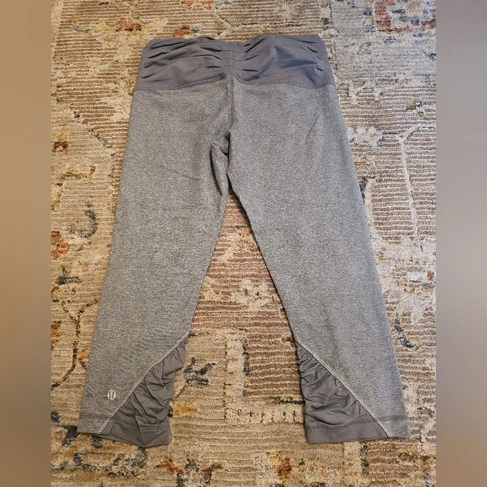Lululemon Venus Gray Ruched Leg Crop Capris Athletic Leggings Size 8